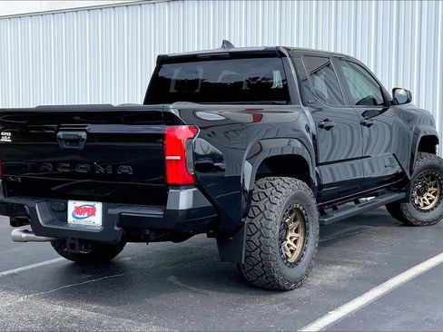 Used 2024 Toyota Tacoma SR5 AWD/4WD image 11
