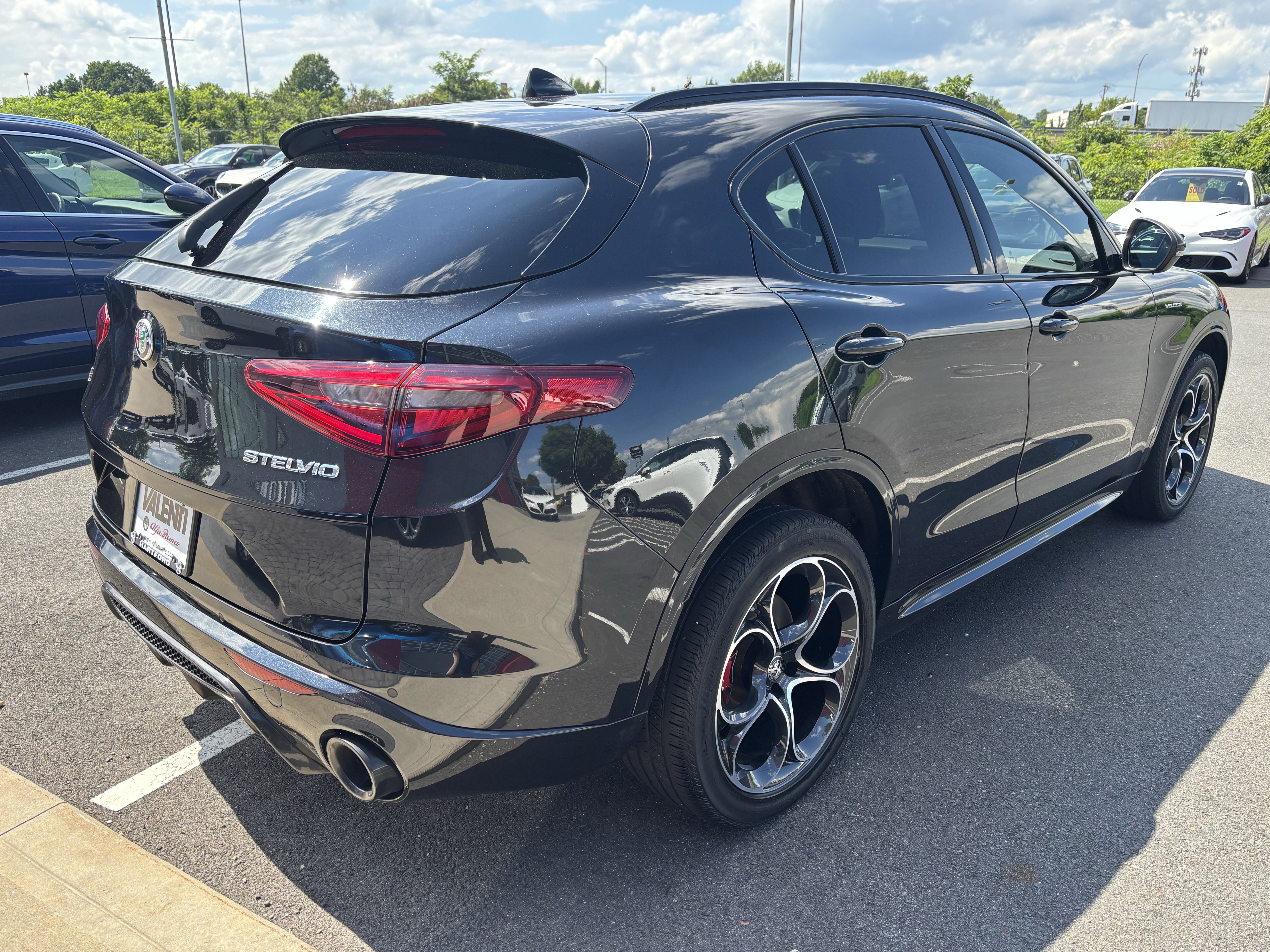 Used 2023 Alfa Romeo Stelvio Veloce AWD/4WD image 7