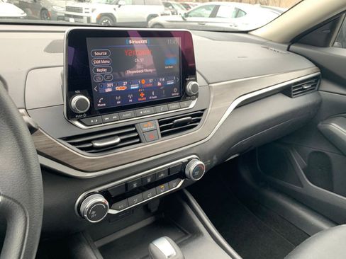 Used 2025 Nissan Altima 2.5 SV image 17