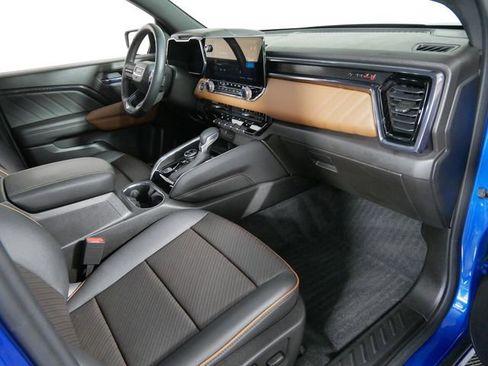 Used 2023 GMC Canyon AT4 w/ AT4 Premium Package image 11