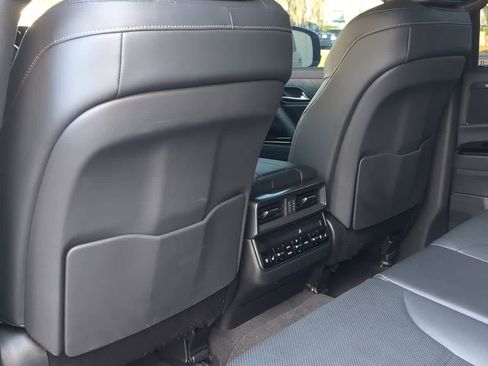 Used 2025 Lexus LX 600 4WD w/ Premium Package image 19