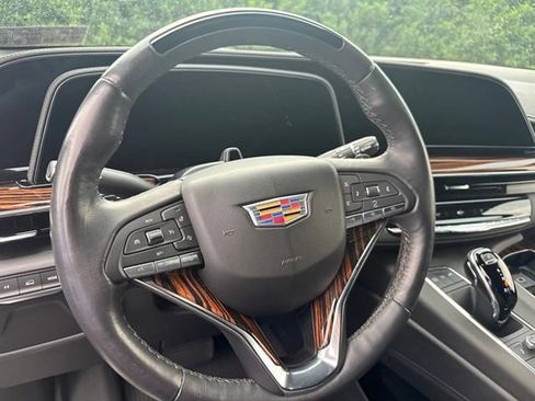 Used 2023 Cadillac Escalade Premium Luxury AWD/4WD image 22