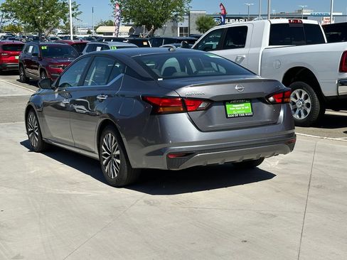 Used 2024 Nissan Altima 2.5 SV FWD image 4