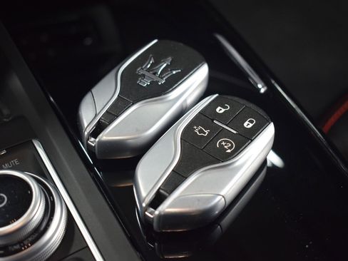 Certified 2022 Maserati Levante Modena image 38