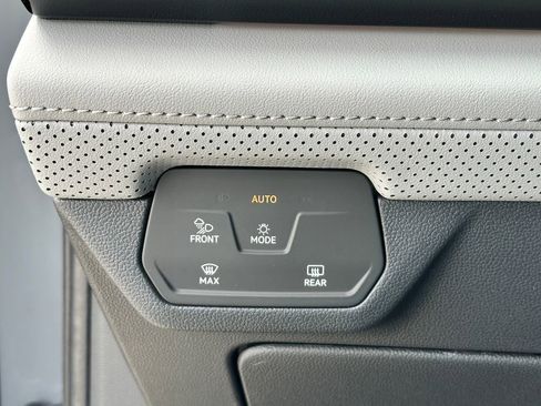 New 2026 Volkswagen Atlas Peak Edition AWD/4WD image 17