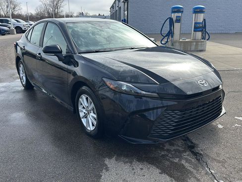 Used 2025 Toyota Camry LE image 7