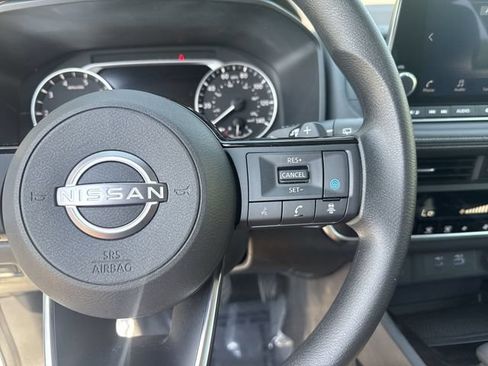 Used 2023 Nissan Rogue SV FWD image 17