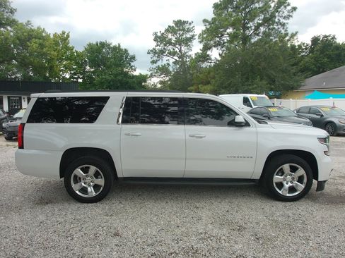 Used 2016 Chevrolet Suburban LT w/ Luxury Package RWD image 4