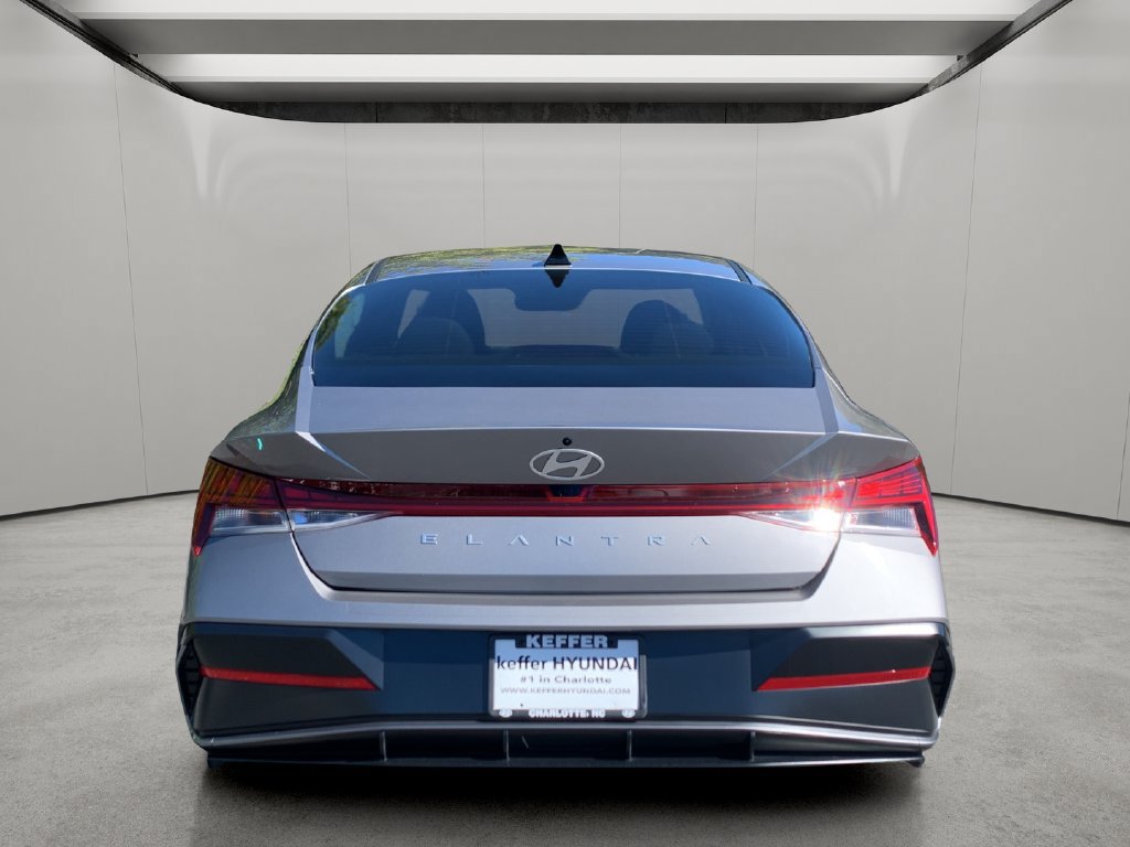 Certified 2024 Hyundai Elantra SEL w/ Convenience Package FWD image 4