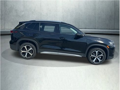 New 2025 Volkswagen Tiguan SE image 3