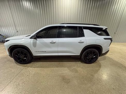 Used 2026 Chevrolet Traverse RS AWD/4WD image 2