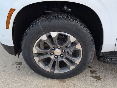 New 2026 Chevrolet Suburban LS image 3