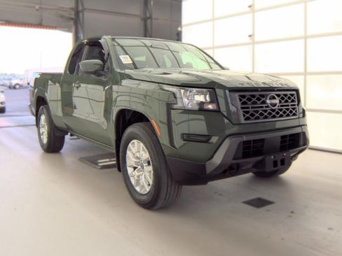 Used 2022 Nissan Frontier SV w/ Technology Package AWD/4WD image 2