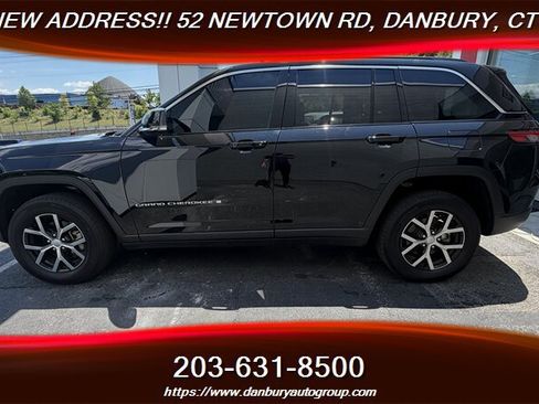 Used 2025 Jeep Grand Cherokee Limited AWD/4WD image 2