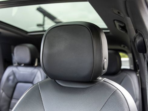 Certified 2022 Porsche Cayenne S AWD/4WD image 33