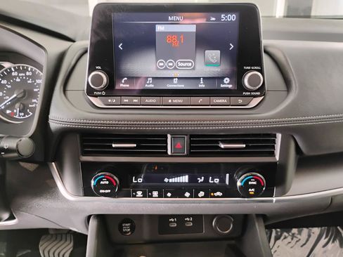 Used 2024 Nissan Rogue SV FWD image 36