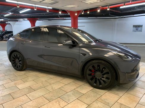 Used 2022 Tesla Model Y Performance AWD/4WD image 9