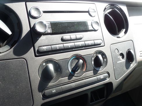 Used 2010 Ford F250 XL image 83