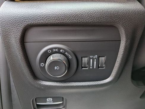 Used 2022 Jeep Grand Cherokee Trailhawk AWD/4WD image 16