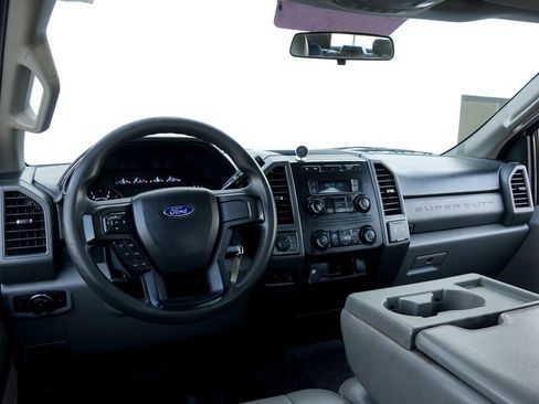 Used 2019 Ford F550 4x4 Crew Cab Super Duty w/ Power Equipment Group image 37