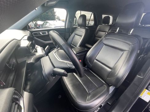 Used 2024 Ford Explorer XLT w/ Equipment Group 202A image 33