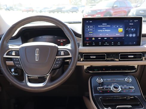 Used 2023 Lincoln Nautilus Standard w/ Premium Package image 14