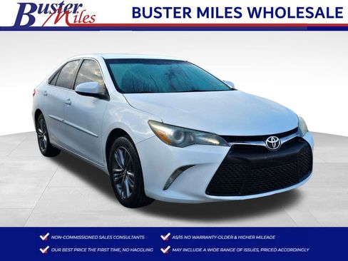 Used 2017 Toyota Camry SE image 1