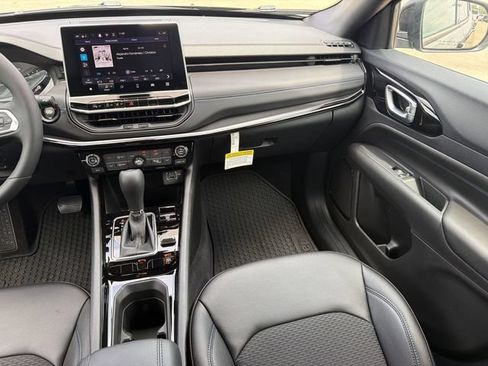 New 2026 Jeep Compass Latitude AWD/4WD image 28