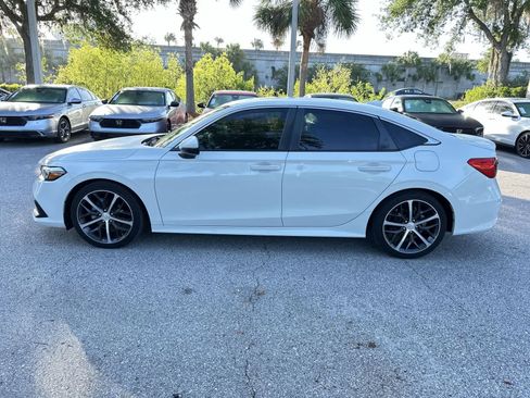 Used 2024 Honda Civic Touring image 3