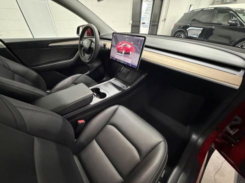 Used 2024 Tesla Model Y Long Range image 19