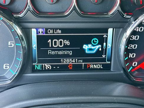 Used 2017 Chevrolet Suburban LT AWD/4WD image 15