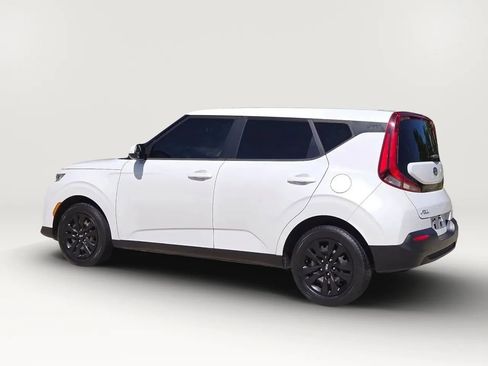 Used 2021 Kia Soul LX FWD image 3