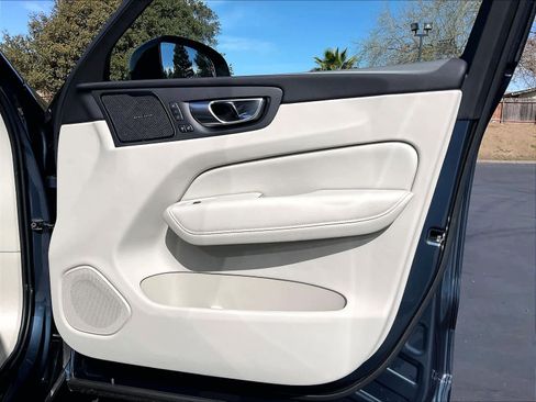 New 2026 Volvo XC60 T8 Ultra w/ Protection Package Premier image 30