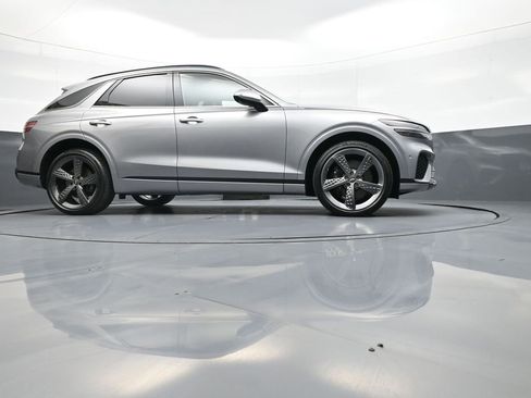 Used 2023 Genesis GV70 2.5T w/ Sport Prestige Package image 29