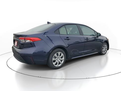Used 2025 Toyota Corolla LE FWD image 6