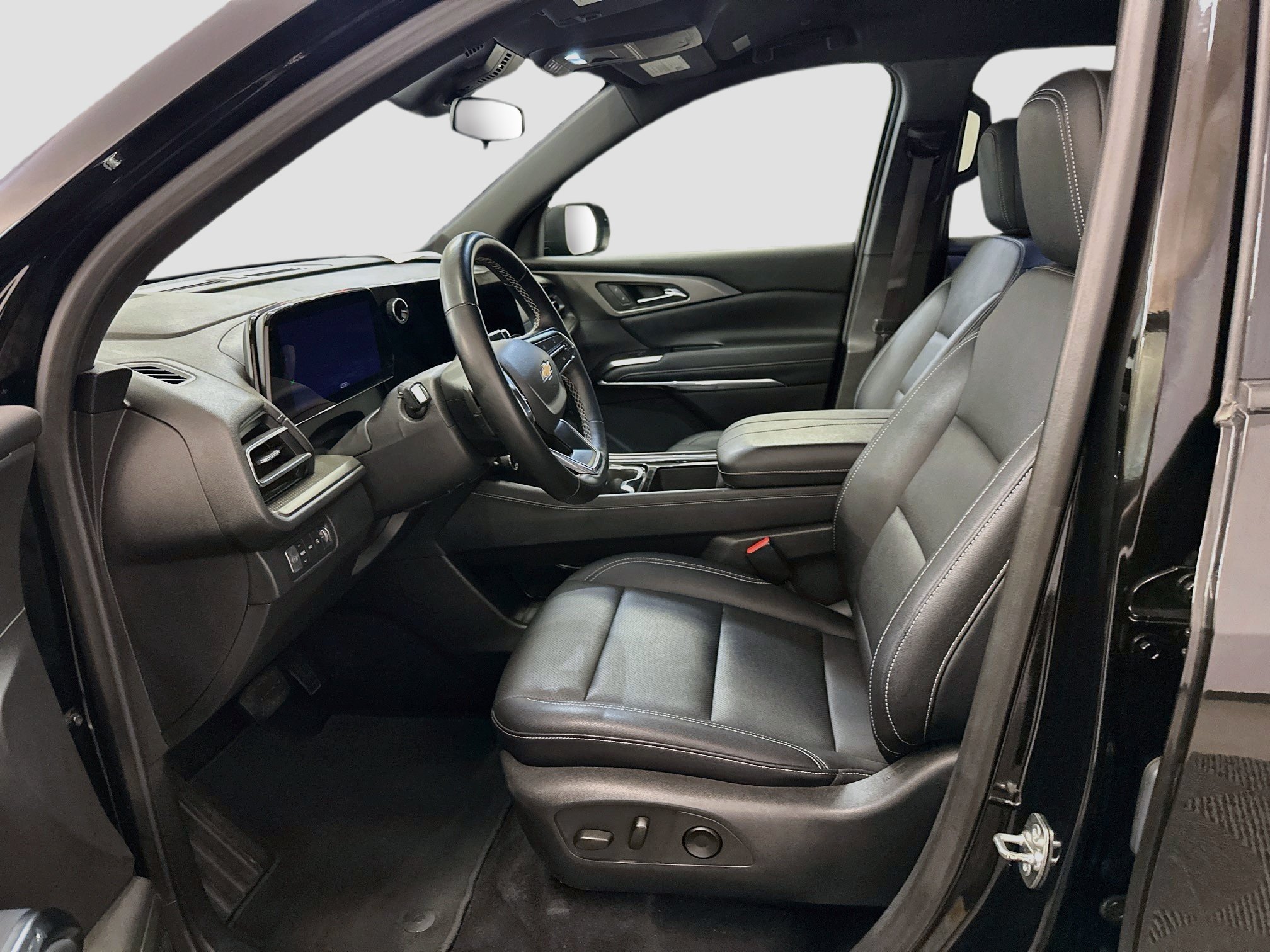 Used 2025 Chevrolet Traverse LT AWD/4WD image 13