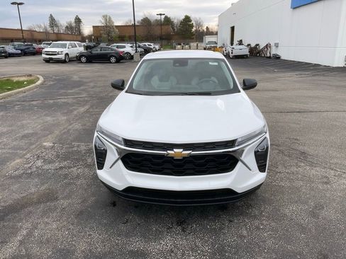 New 2026 Chevrolet Trax LS image 2
