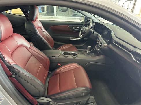 Used 2025 Ford Mustang Premium image 33