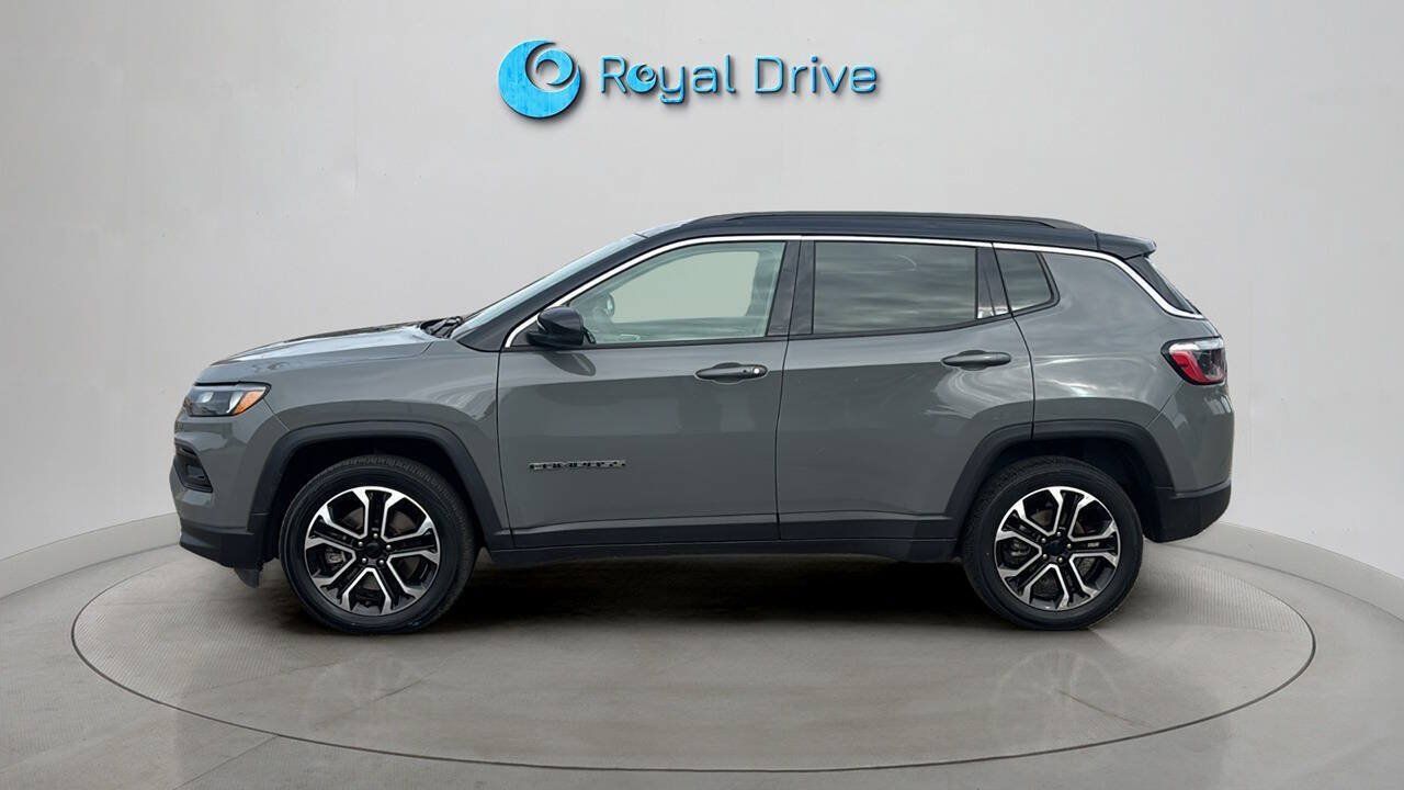 Used 2024 Jeep Compass Limited AWD/4WD image 3