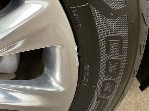 Used 2017 Cadillac XT5 Platinum image 38