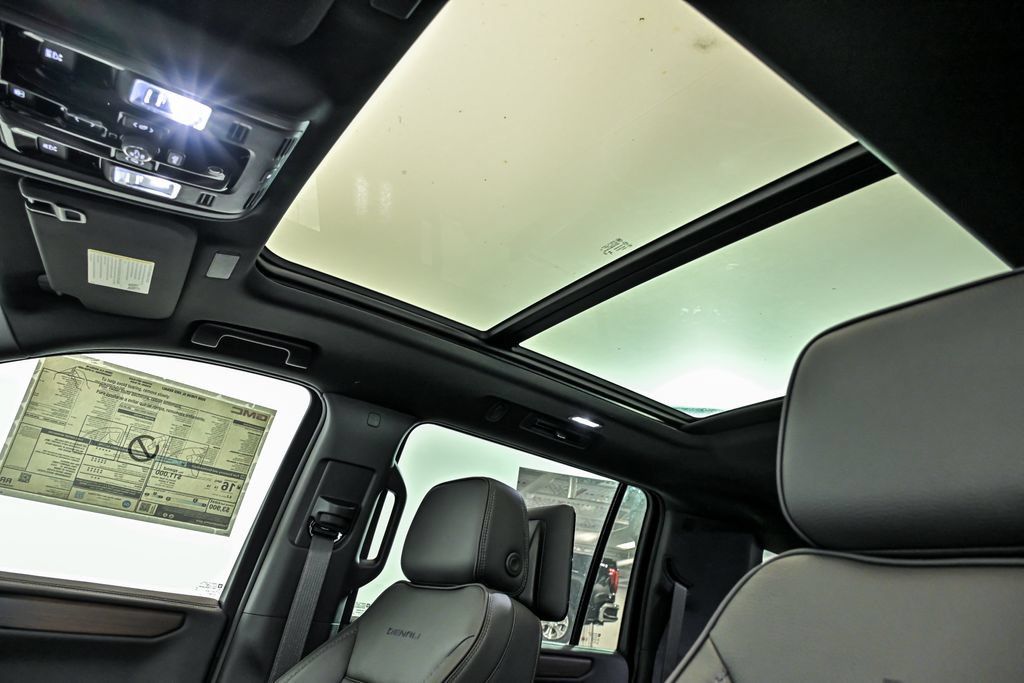 New 2026 GMC Yukon XL Denali w/ Denali Reserve Package AWD/4WD image 10