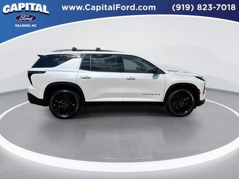 Used 2025 Chevrolet Traverse LT w/ Midnight/Sport Edition FWD image 9