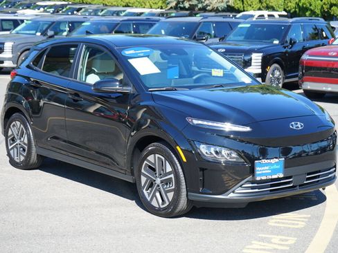Certified 2023 Hyundai Kona Limited FWD image 3