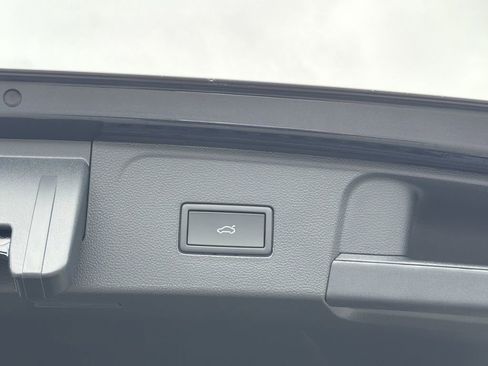 New 2026 Volkswagen Atlas SE FWD image 16