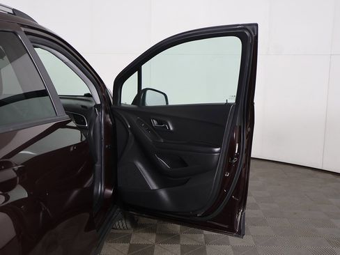 Used 2021 Chevrolet Trax LT image 16