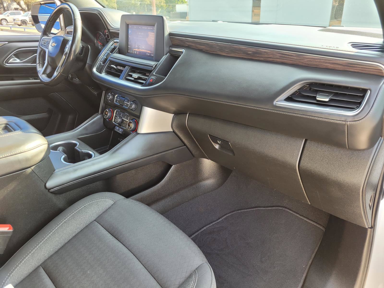 Used 2023 Chevrolet Suburban LS RWD image 9