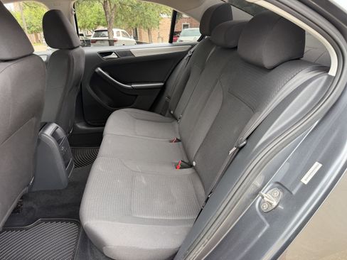Used 2016 Volkswagen Jetta SE FWD image 18