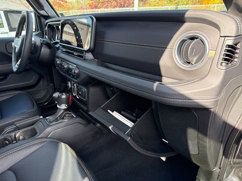 Used 2024 Jeep Wrangler Sahara image 28