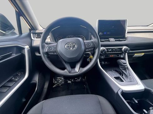 Used 2025 Toyota RAV4 LE AWD/4WD image 6