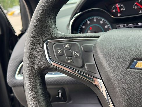 Used 2018 Chevrolet Cruze LT image 17